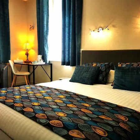 Logis Hotel-restaurant La Sapiniere 3*