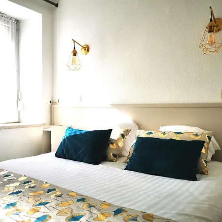 Logis La Sapiniere Hotel 3*