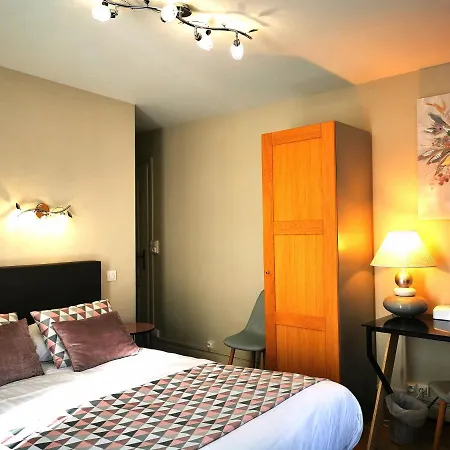 Logis La Sapiniere Hotel 3*