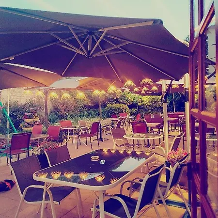 Logis Hotel-restaurant La Sapiniere Hotell Remilly-Aillicourt