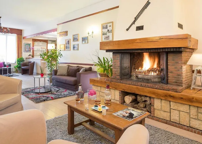 Hotel Logis Hotel-restaurant La Sapiniere Remilly-Aillicourt